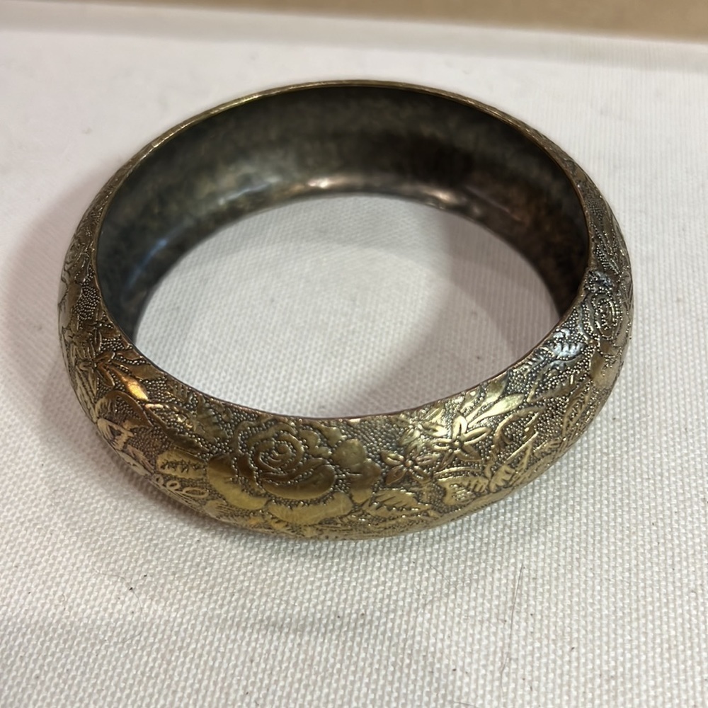 Vintage Rose Engraved Silver Bangle Bracelet - Picture 3 of 3